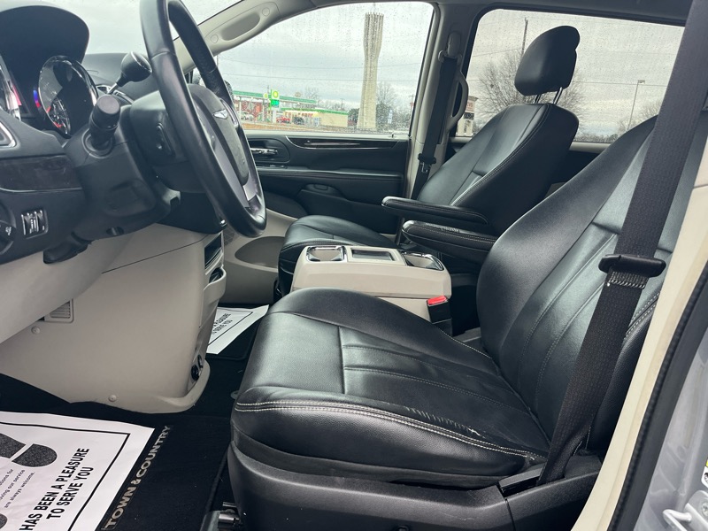 Chrysler Town and Country LX FWD 2013