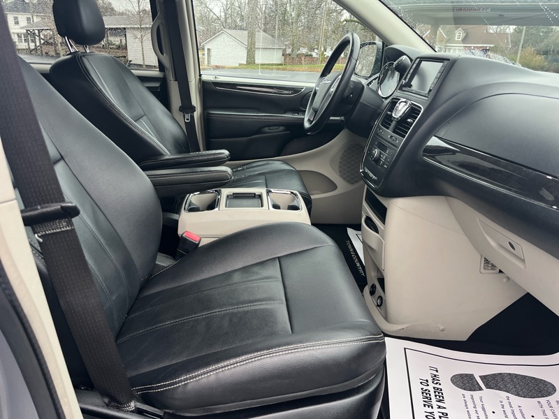 Chrysler Town and Country LX FWD 2013