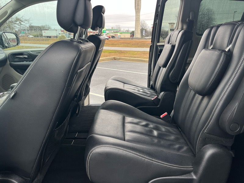 Chrysler Town and Country LX FWD 2013