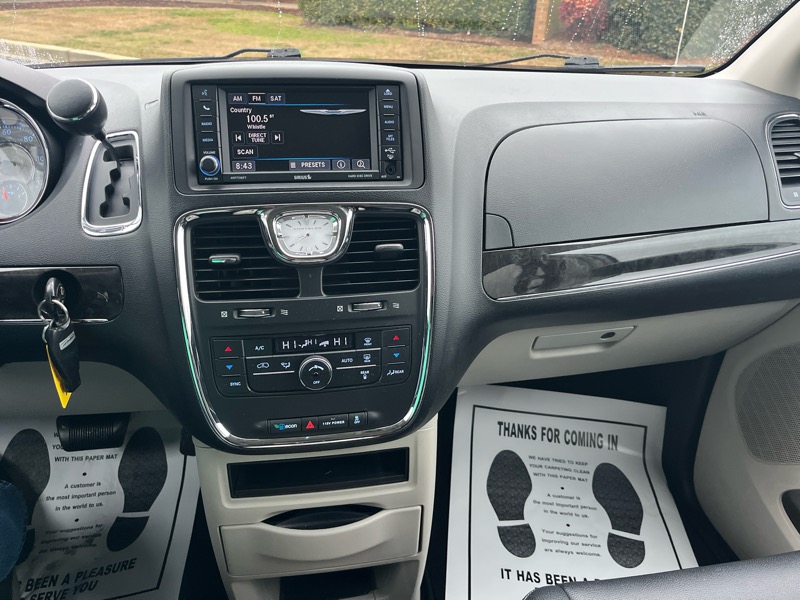 Chrysler Town and Country LX FWD 2013