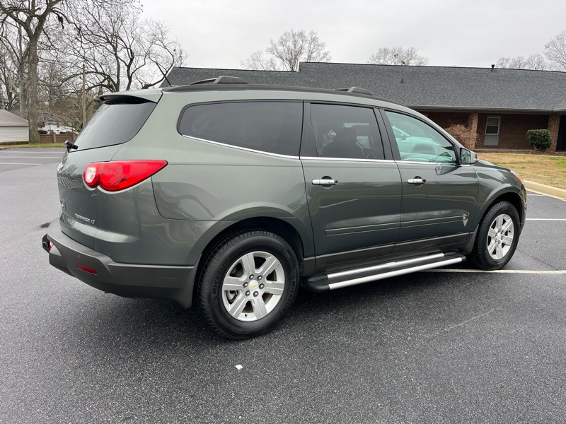 Chevrolet Traverse 2LT FWD 2011