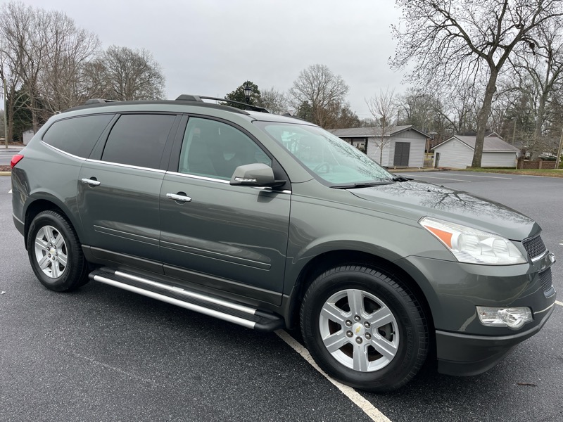 Chevrolet Traverse 2LT FWD 2011