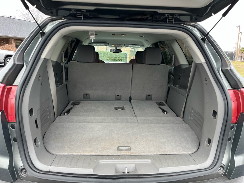 Chevrolet Traverse 2LT FWD 2011