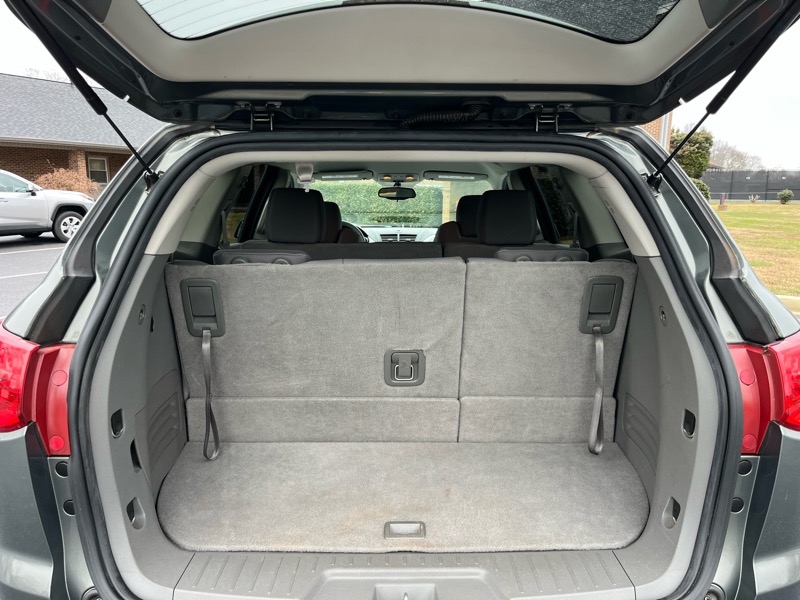 Chevrolet Traverse 2LT FWD 2011