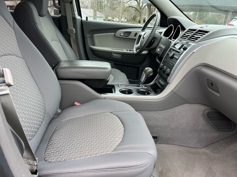 Chevrolet Traverse 2LT FWD 2011