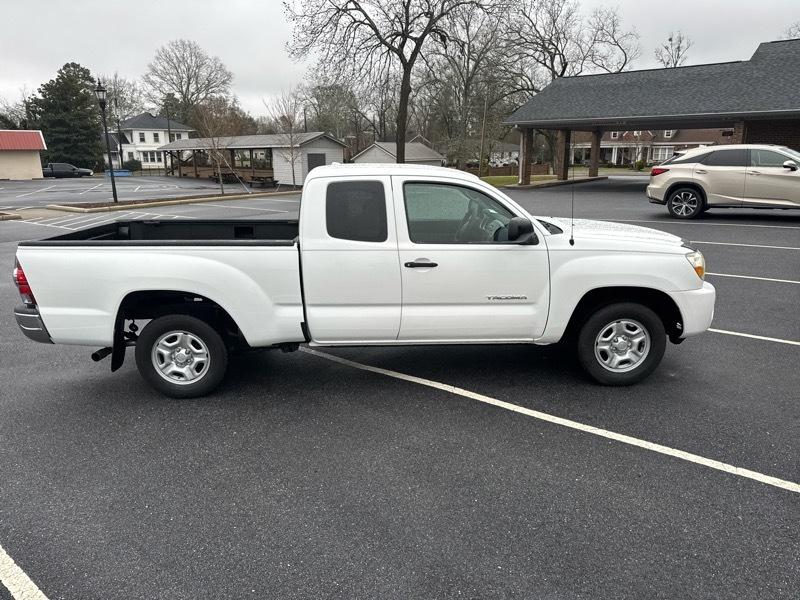 Toyota Tacoma 2WD Access Cab I4 AT (Natl) 2009