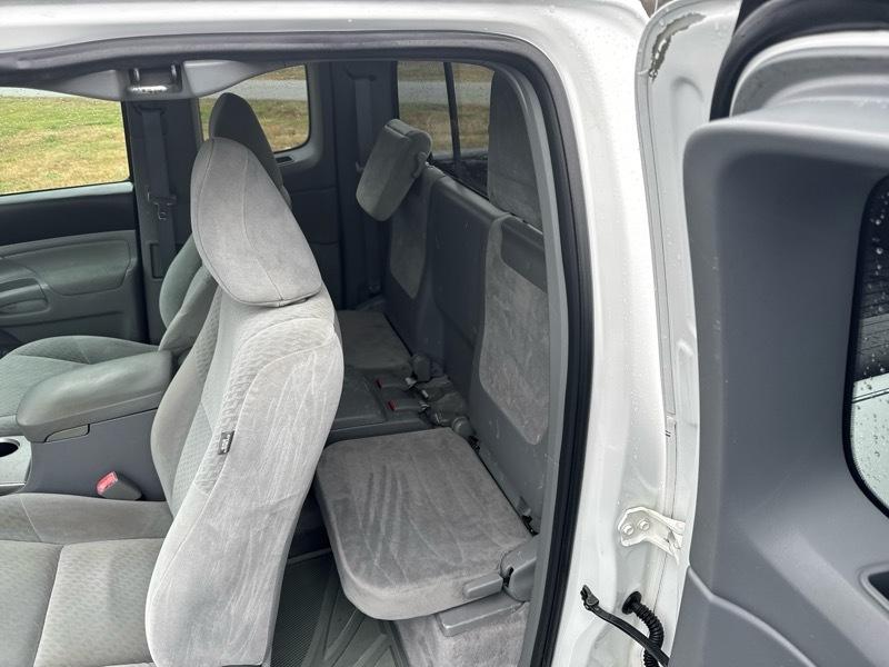 Toyota Tacoma 2WD Access Cab I4 AT (Natl) 2009