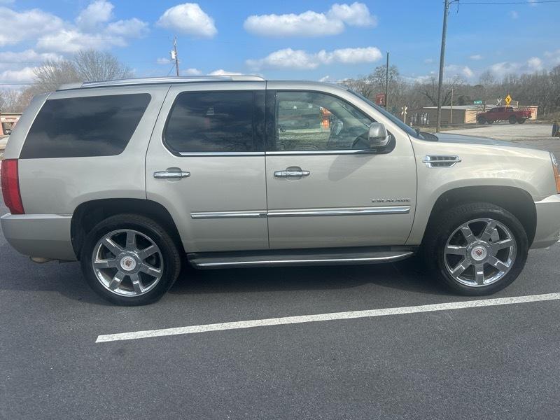 Cadillac Escalade Luxury 2WD 2014