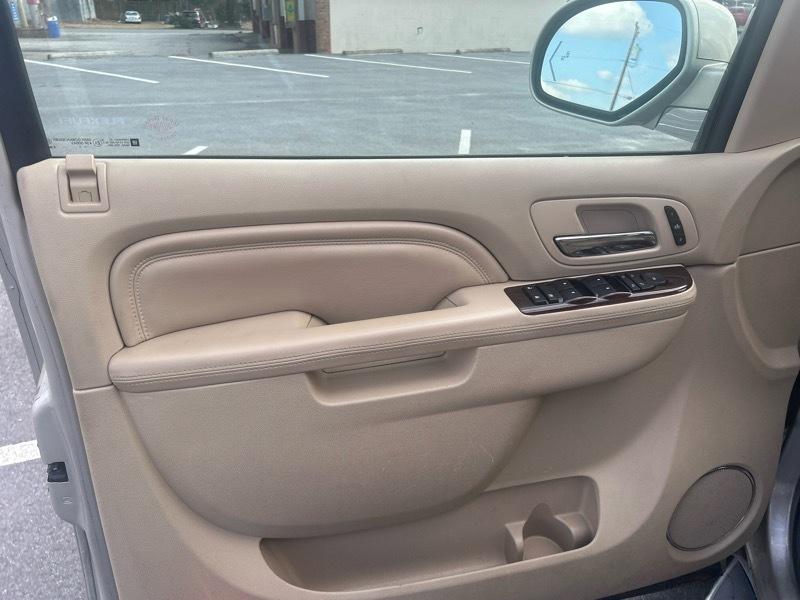 Cadillac Escalade Luxury 2WD 2014