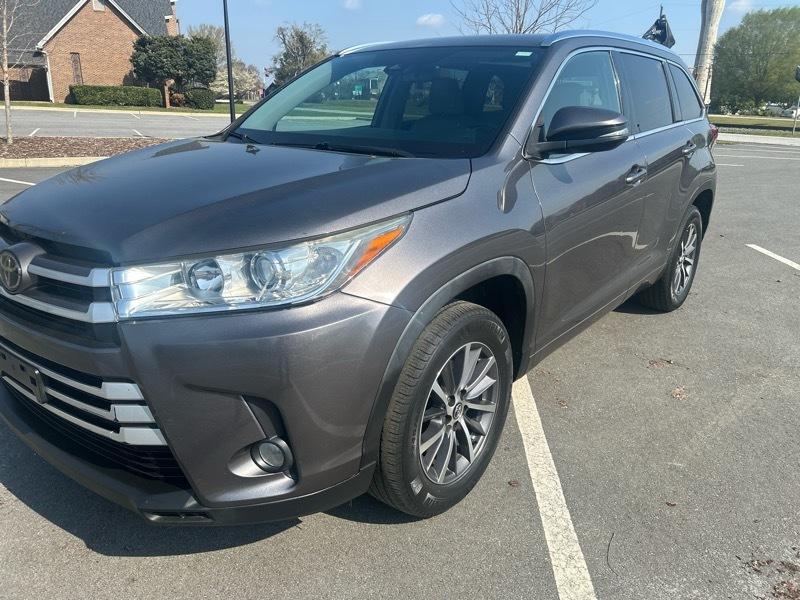 Toyota Highlander SE FWD V6 2018