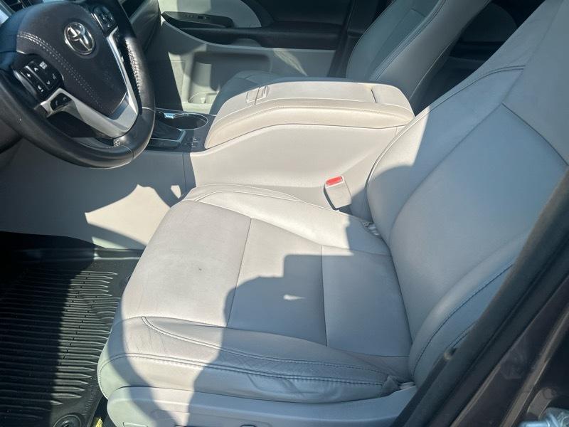 Toyota Highlander SE FWD V6 2018