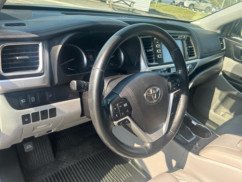 Toyota Highlander SE FWD V6 2018