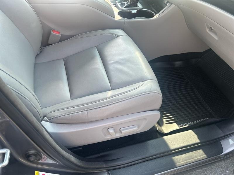 Toyota Highlander SE FWD V6 2018