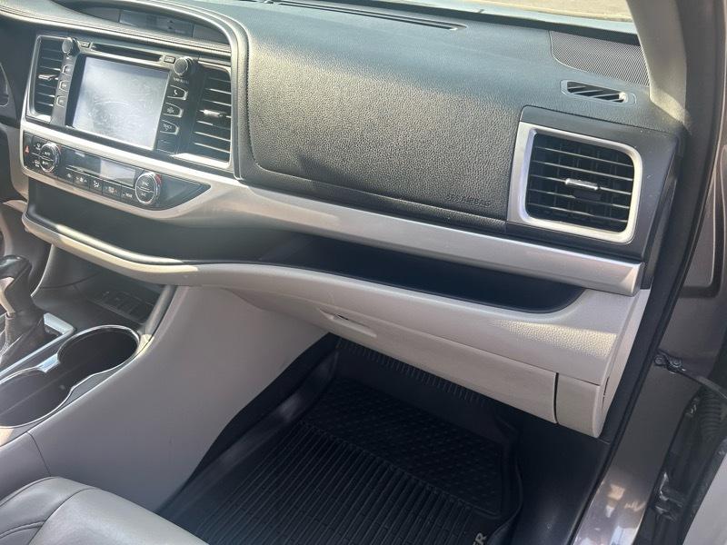 Toyota Highlander SE FWD V6 2018