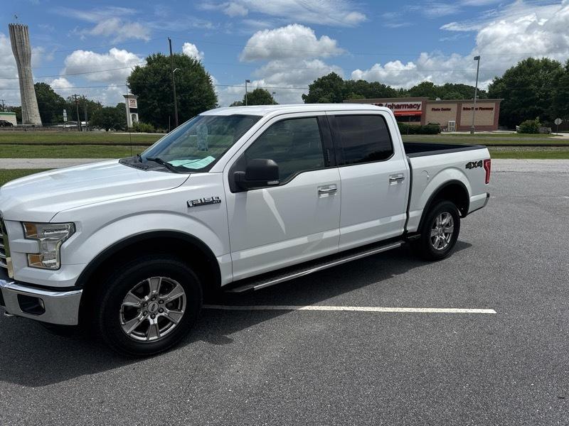 Ford F-150 SuperCrew Crew Cab 139" XLT 4WD 2015