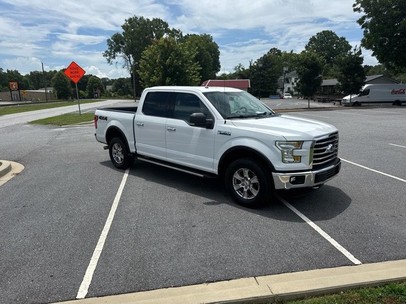 Ford F-150 SuperCrew Crew Cab 139" XLT 4WD 2015