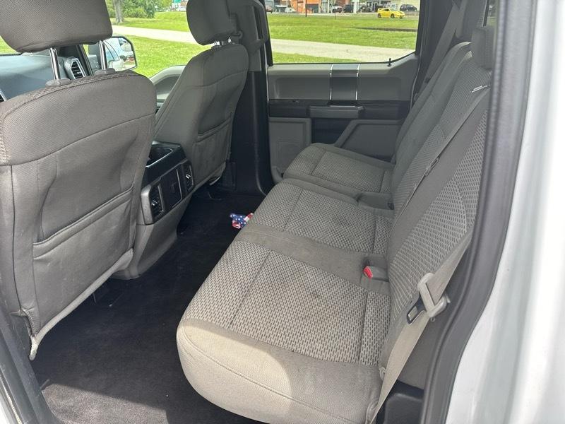 Ford F-150 SuperCrew Crew Cab 139" XLT 4WD 2015