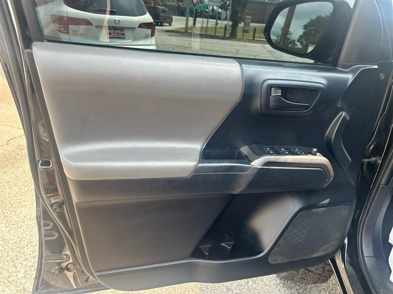 Toyota Tacoma 4WD Access Cab V6 AT SR5 (Natl) 2019