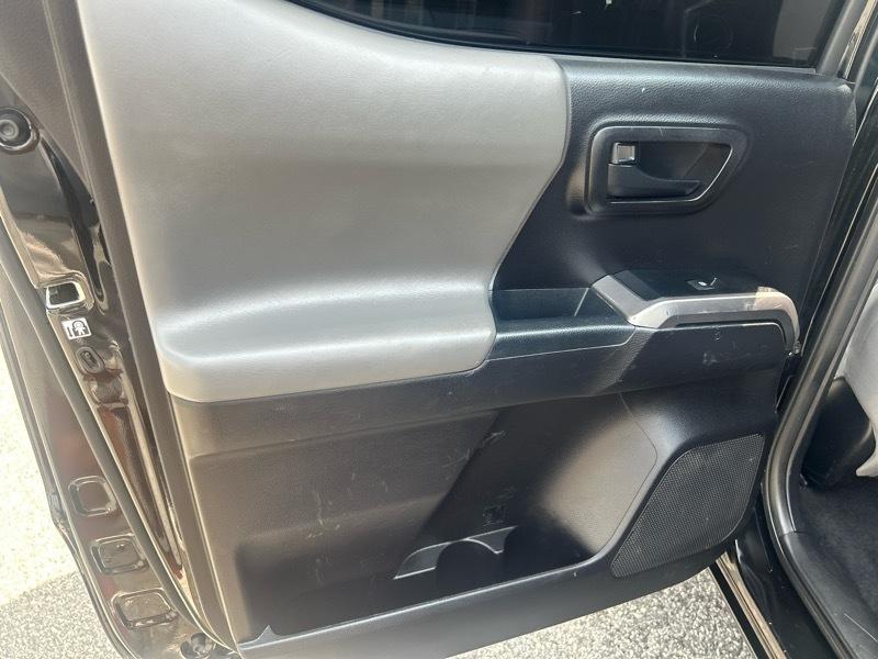 Toyota Tacoma 4WD Access Cab V6 AT SR5 (Natl) 2019