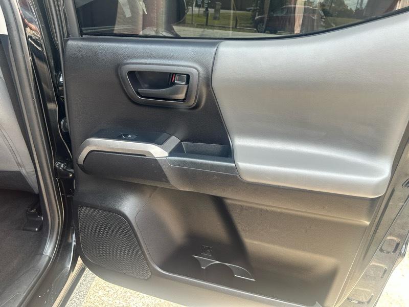 Toyota Tacoma 4WD Access Cab V6 AT SR5 (Natl) 2019