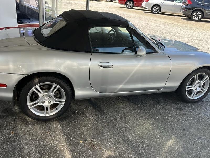 Mazda MX-5 Miata 2D Convertible 2005