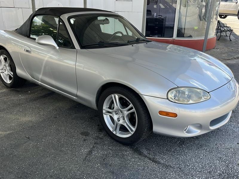 Mazda MX-5 Miata 2D Convertible 2005