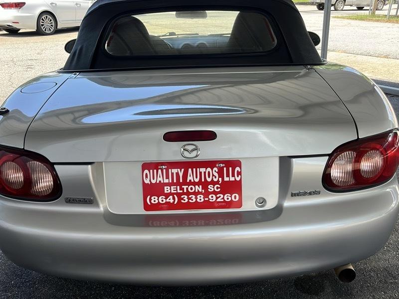 Mazda MX-5 Miata 2D Convertible 2005