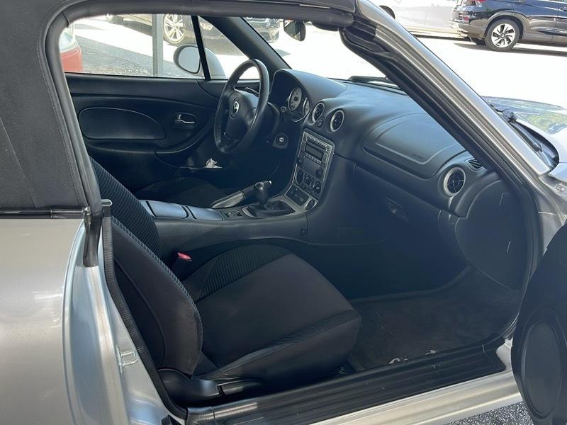Mazda MX-5 Miata 2D Convertible 2005