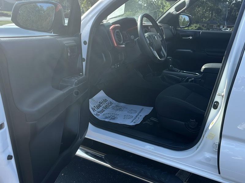 Toyota Tacoma 2WD Limited Double Cab 5' Bed V6 AT (Natl) 2017