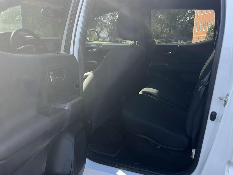 Toyota Tacoma 2WD Limited Double Cab 5' Bed V6 AT (Natl) 2017