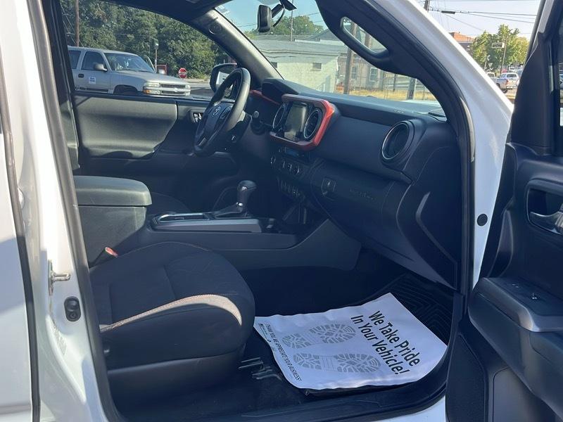 Toyota Tacoma 2WD Limited Double Cab 5' Bed V6 AT (Natl) 2017