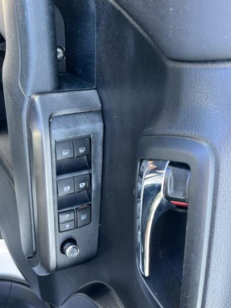 Toyota Tacoma 2WD Limited Double Cab 5' Bed V6 AT (Natl) 2017