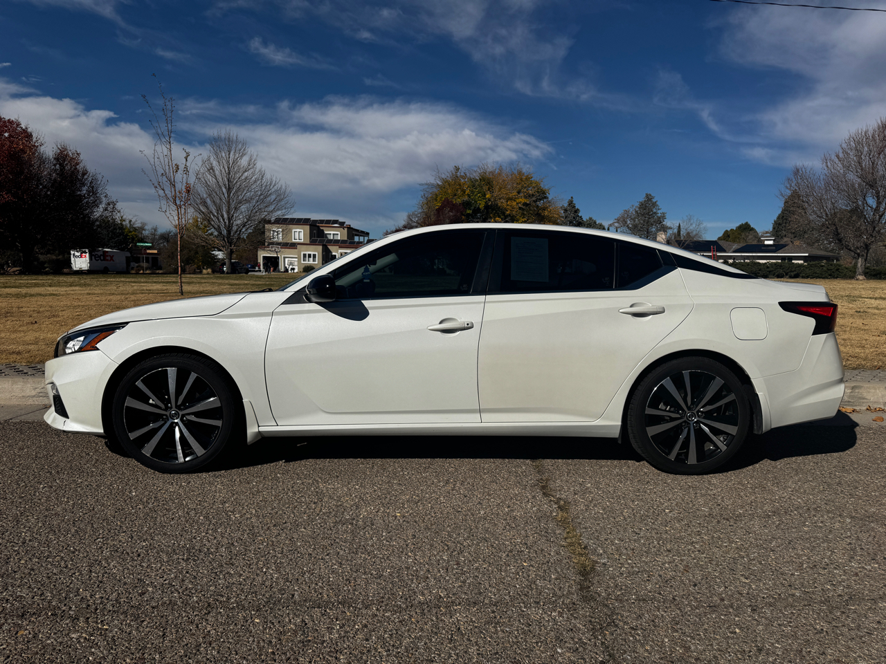 2022 Nissan Altima 2.5 SR photo 2