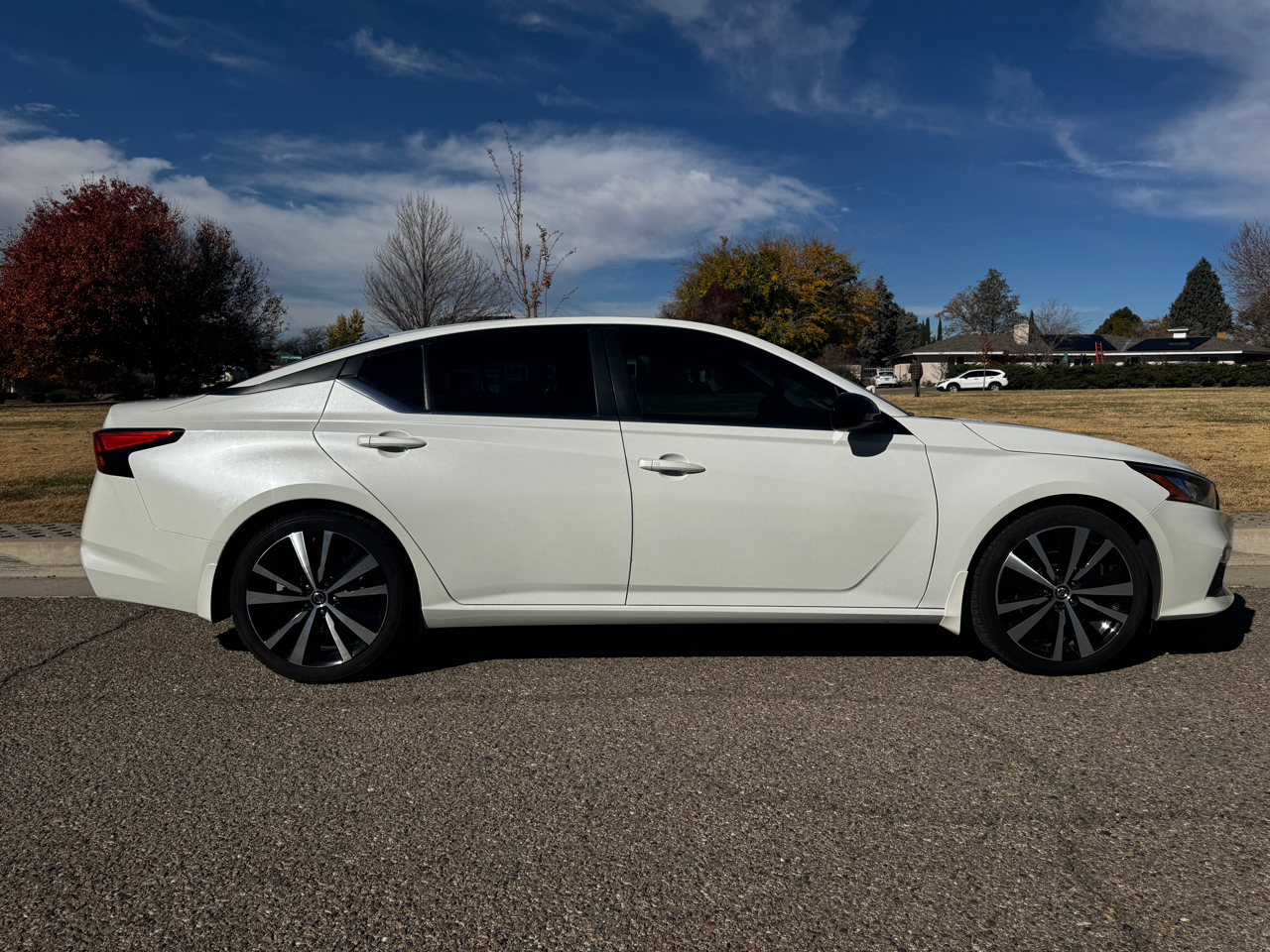 2022 Nissan Altima 2.5 SR photo 3