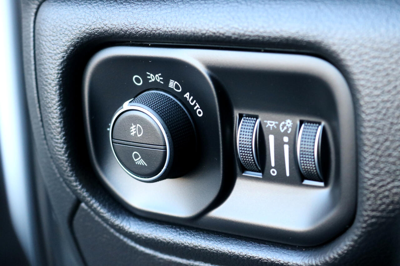 RAM 1500 Laramie Crew Cab SWB 4WD 2022