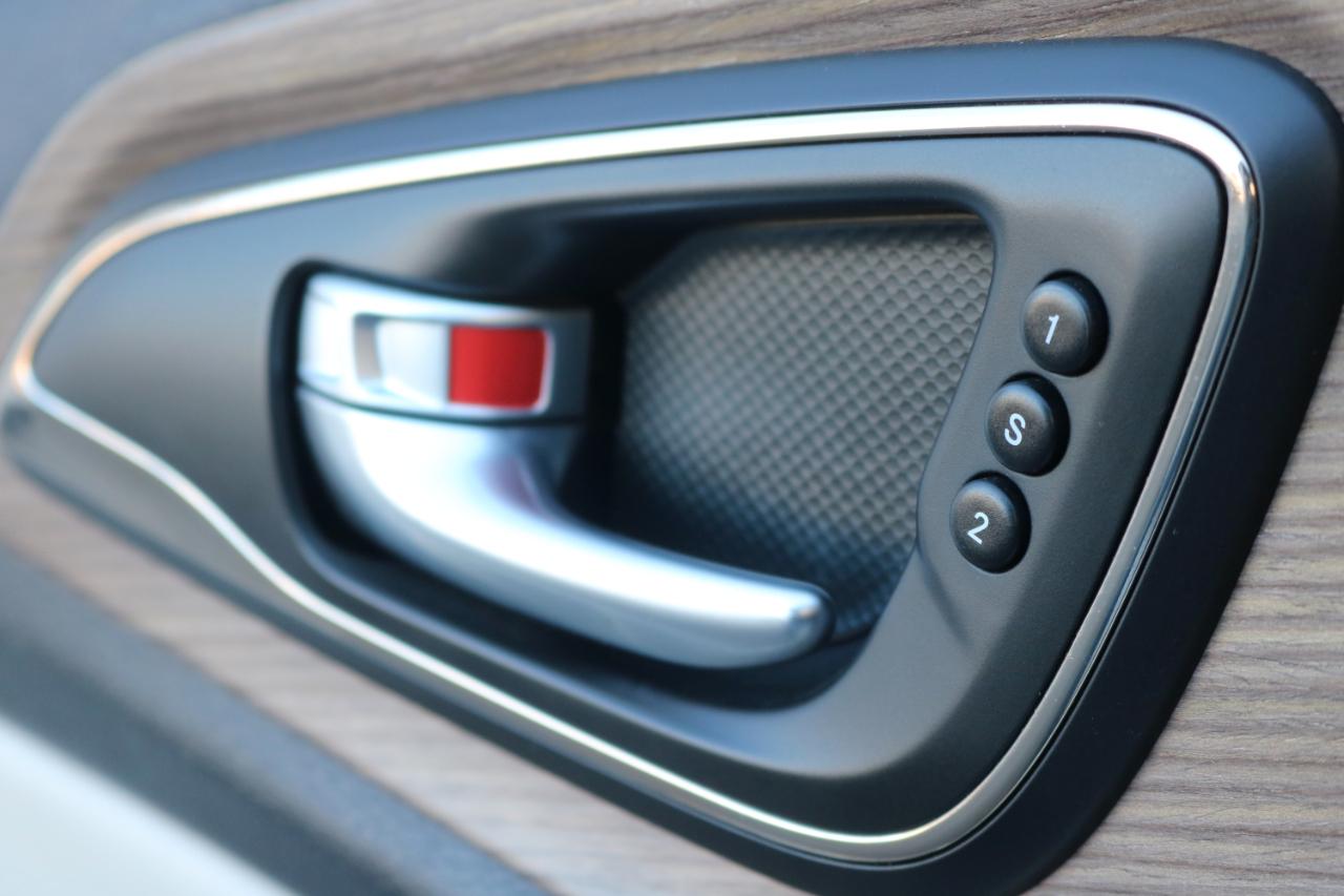 Chrysler 200 C 4D Sedan 2015