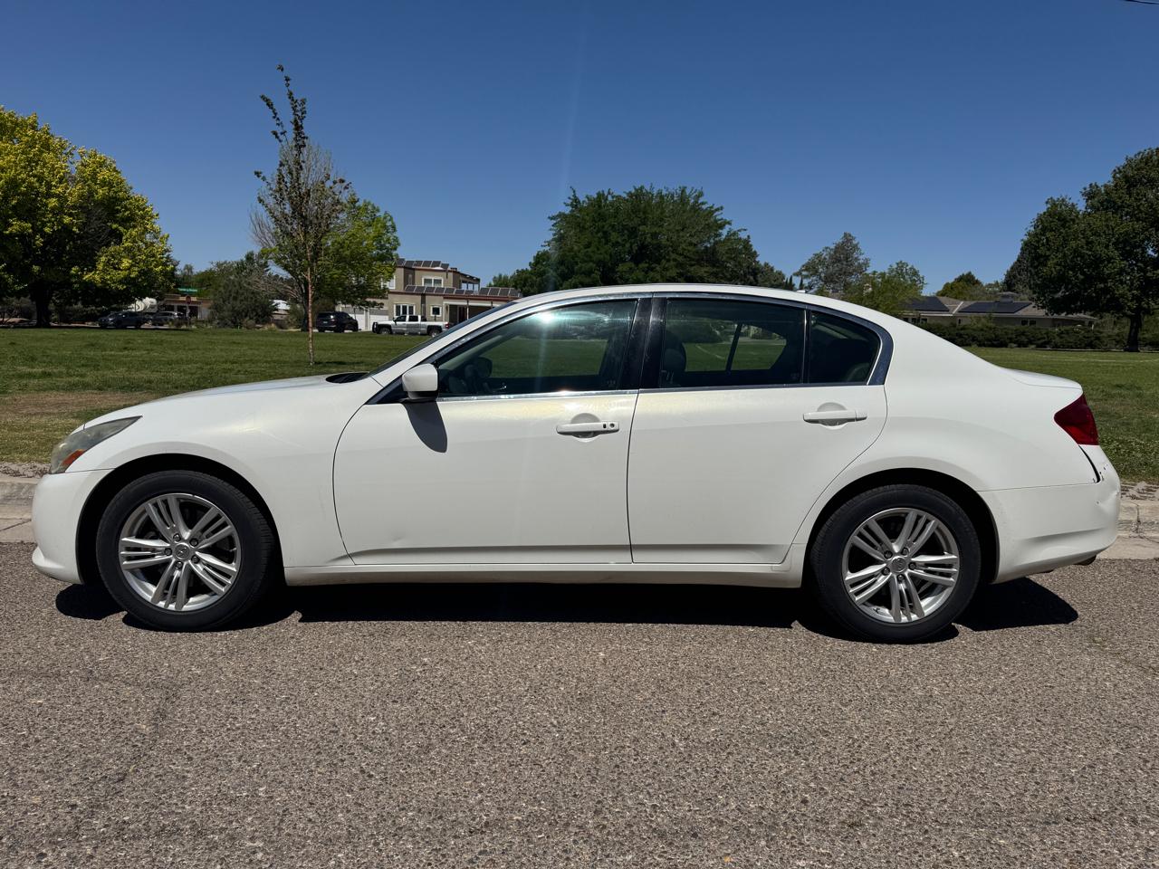 Infiniti G37X With Navigation  2012