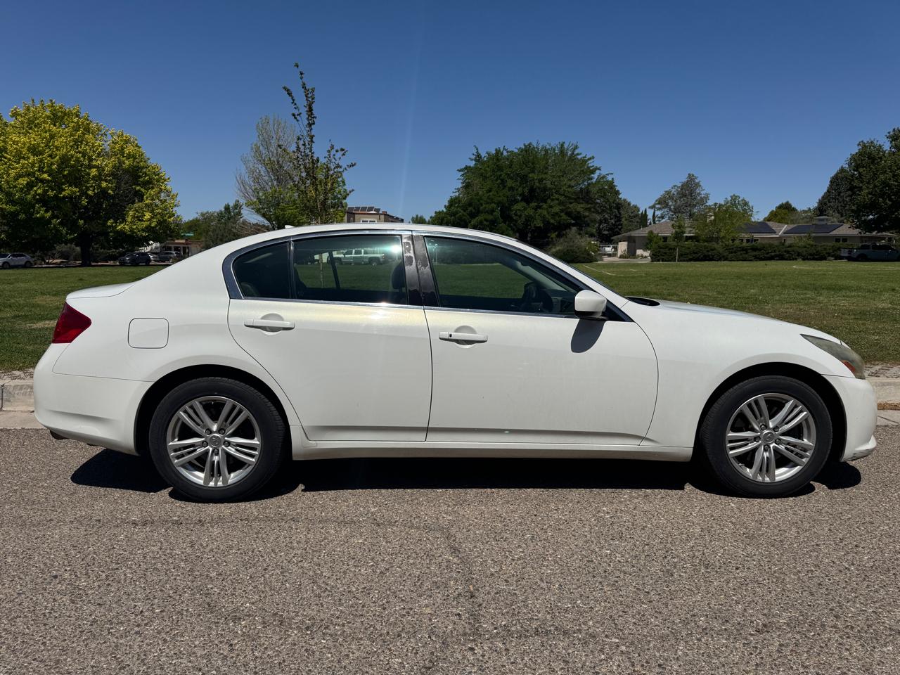 Infiniti G37X With Navigation  2012