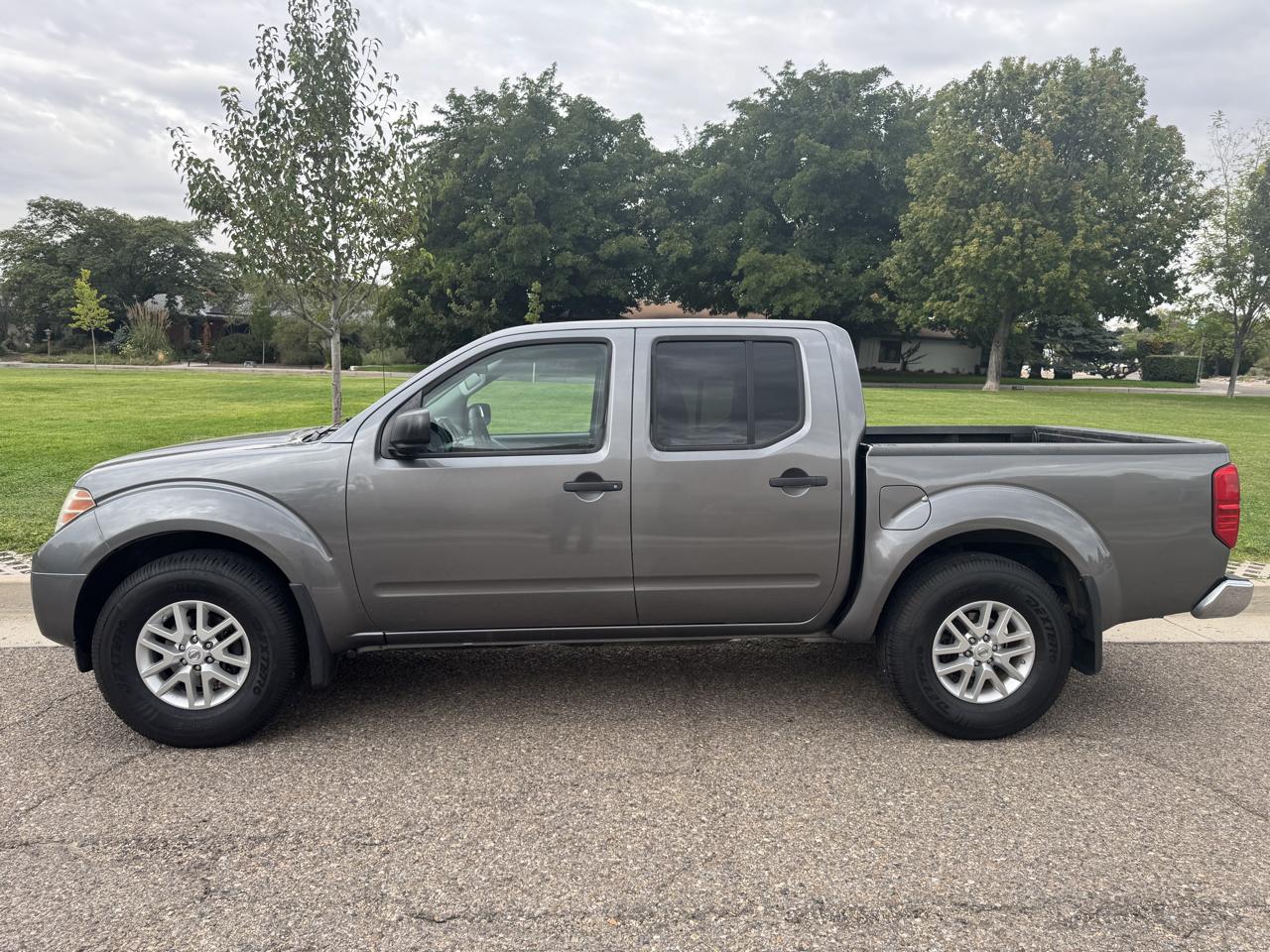 Nissan Frontier SV Crew Cab 4WD 2017