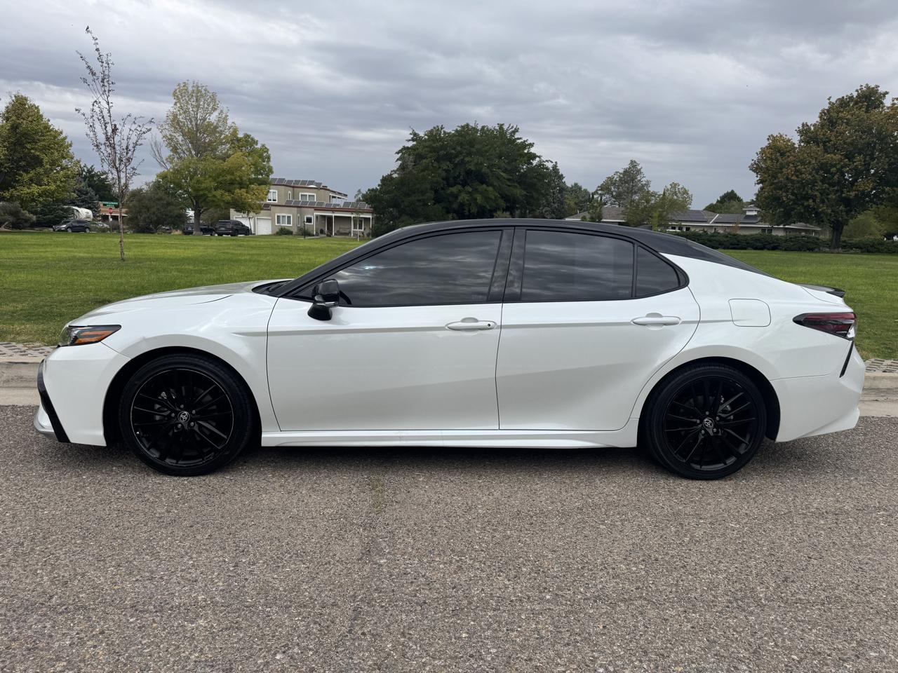 Toyota Camry photo 2