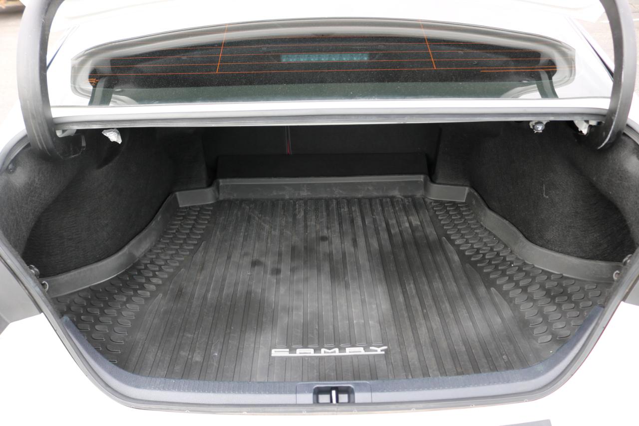 Toyota Camry photo 11