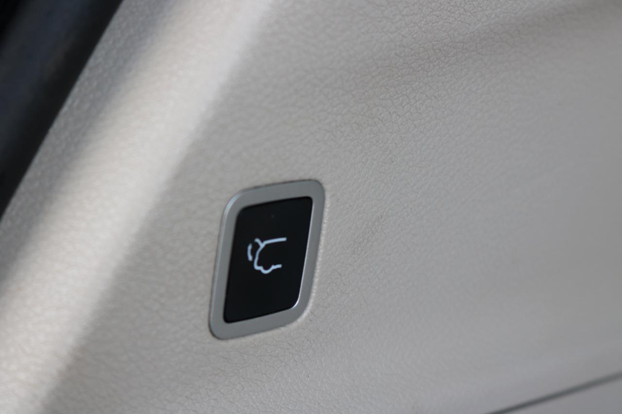 Chrysler Pacifica photo 11