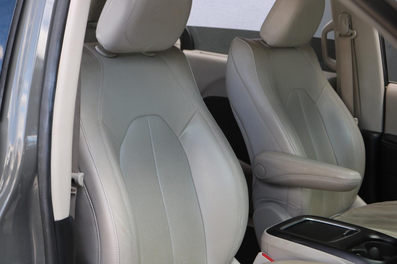 Chrysler Pacifica photo 14
