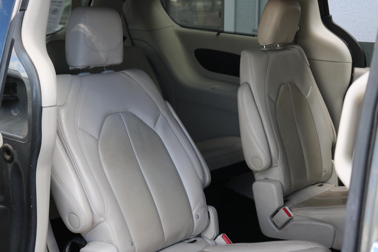 Chrysler Pacifica photo 17