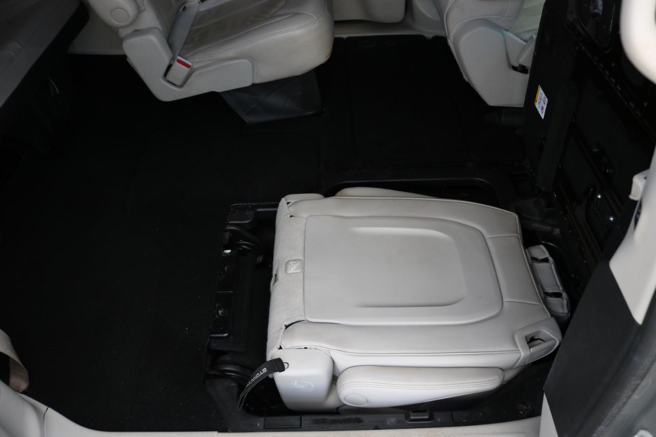 Chrysler Pacifica photo 18