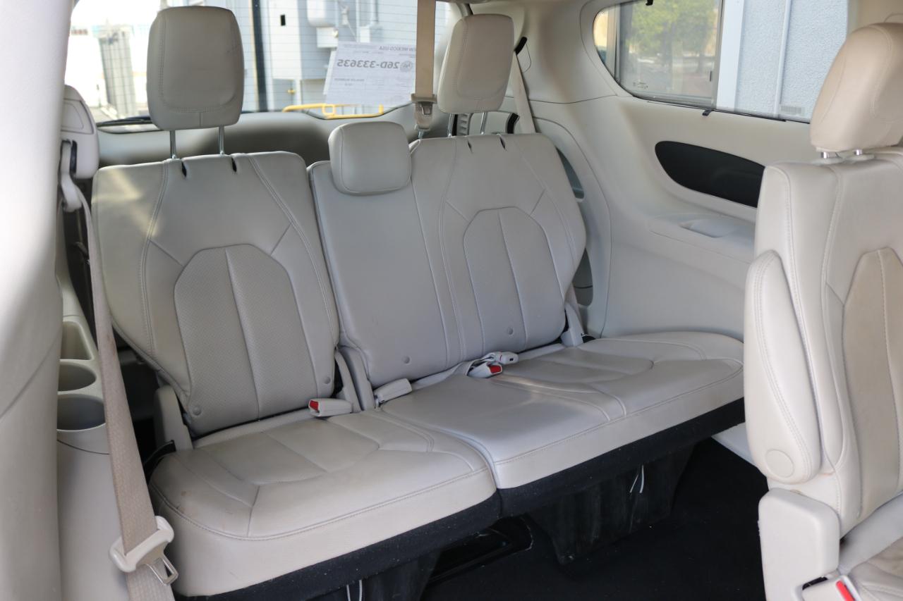 Chrysler Pacifica photo 19