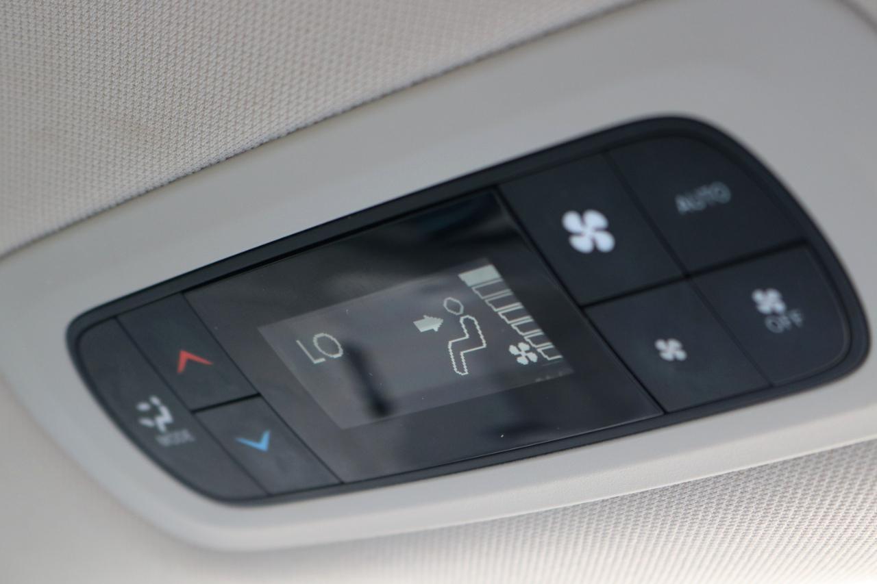 Chrysler Pacifica photo 20