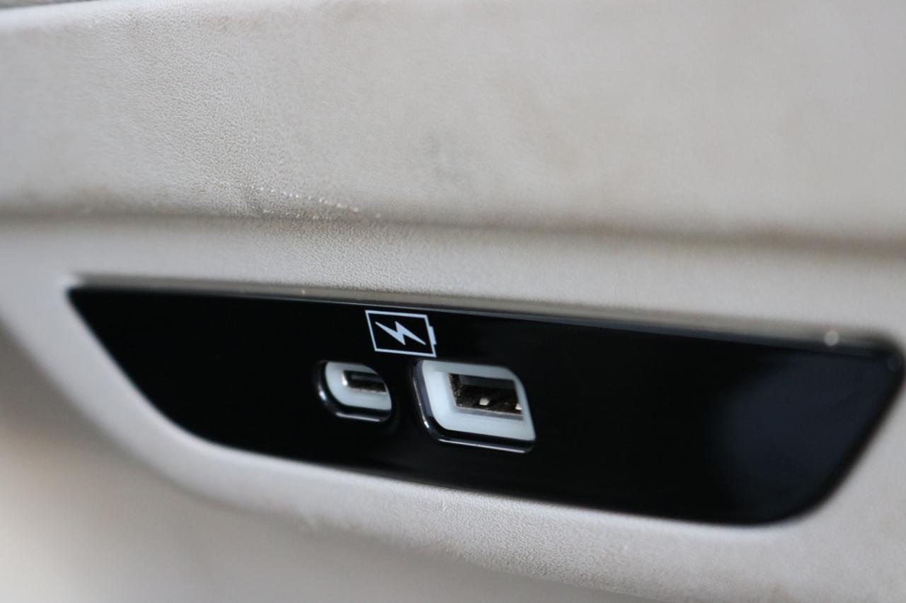 Chrysler Pacifica photo 21