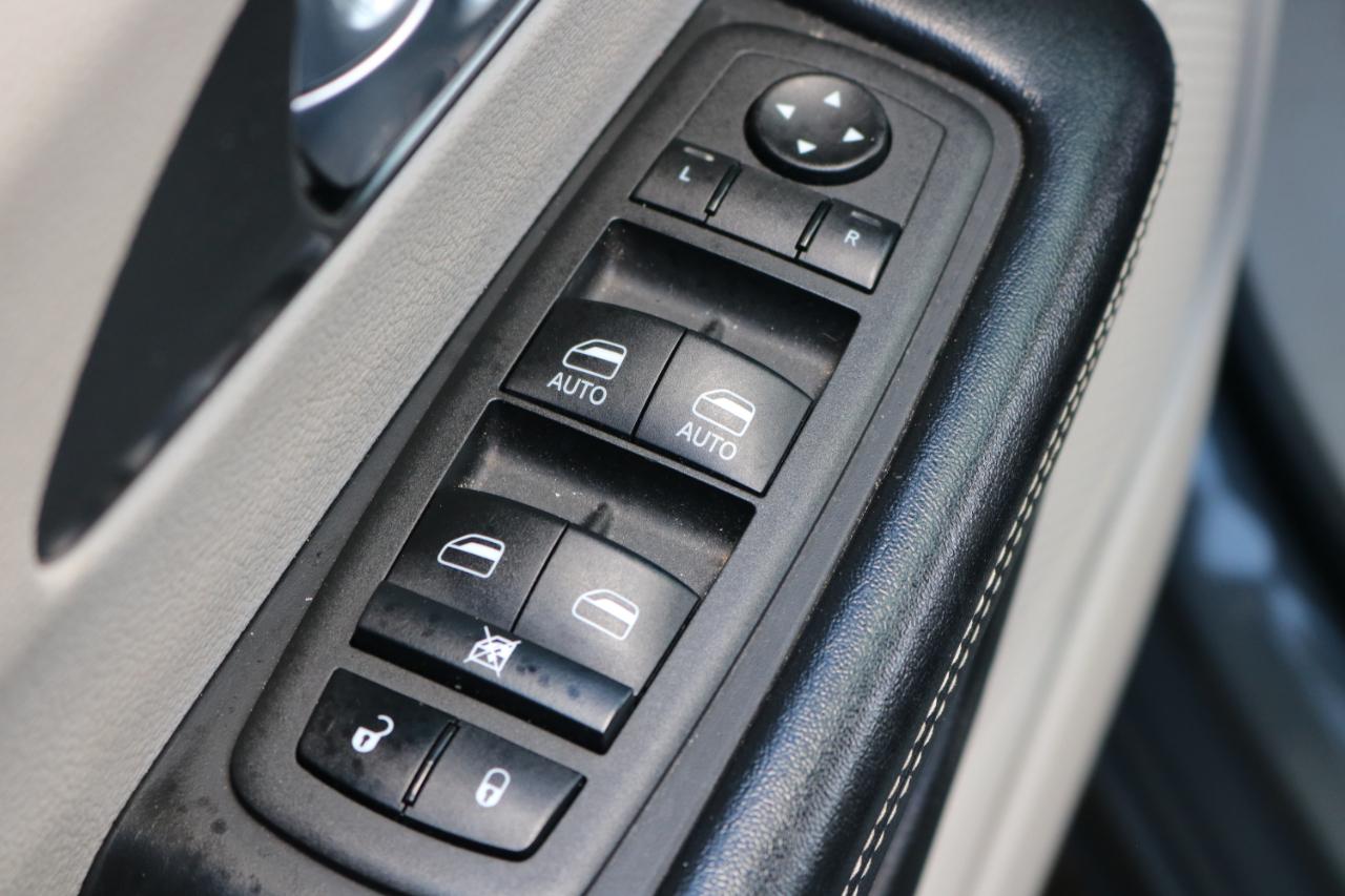 Chrysler Pacifica photo 23