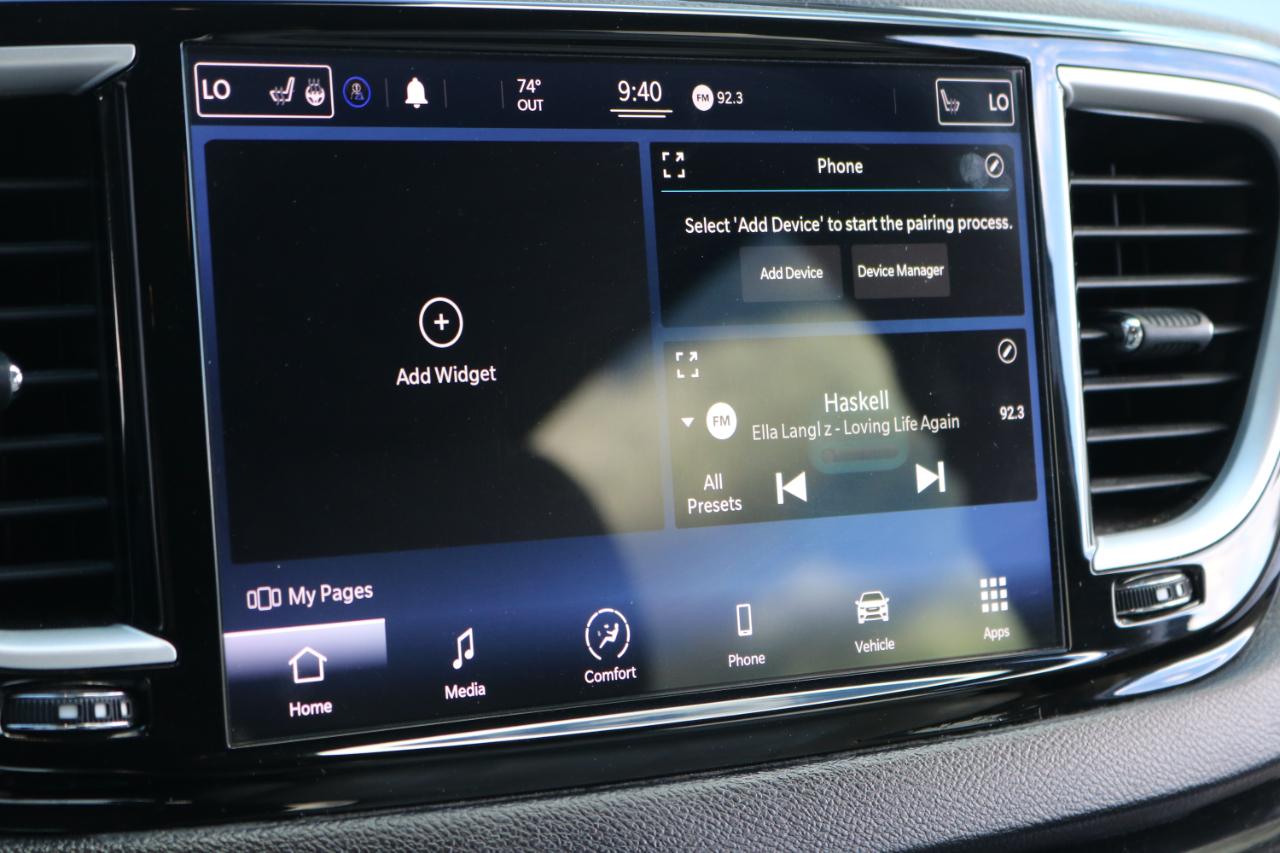 Chrysler Pacifica photo 31